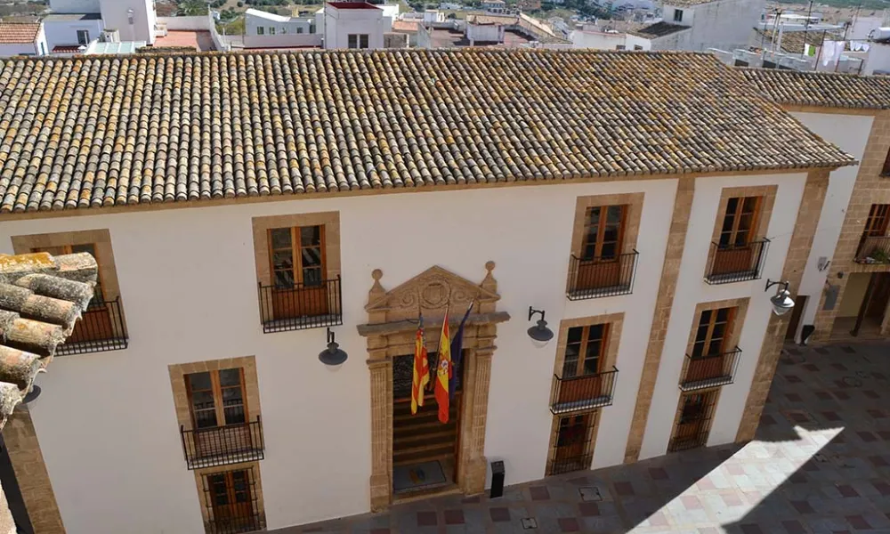 Suspensión de la Emisión de Certificados de Compatibilidad Urbanística para Viviendas Turísticas en Xàbia